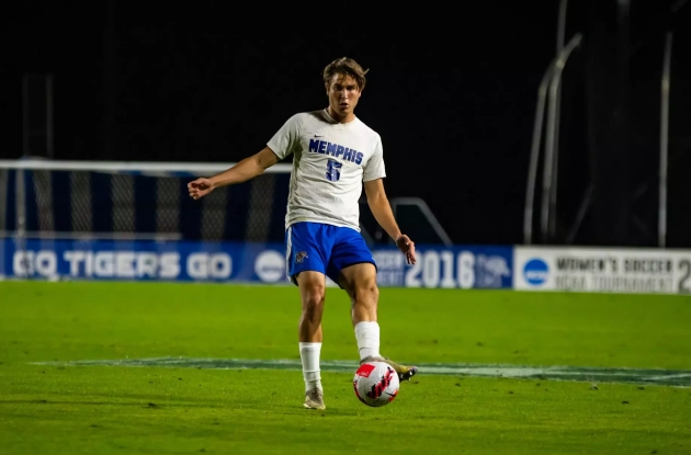 Universidade nos EUA,Estudar nos EUA,Jogar futebol nos EUA,Universidades no USA,consultoria esportiva,preparação física,universidades americanas,bolsas de estudo,futebol,estudantes-atletas,intercâmbio esportivo,DL&L Sports,educação esportiva,preparação universitária,bolsas esportivas,oportunidades educacionais,treinamento de futebol,preparação acadêmica,bolsas de futebol,universidades dos EUA,oportunidades para atletas,esporte universitário,preparação de atletas,consultoria educacional,universidades nos eua